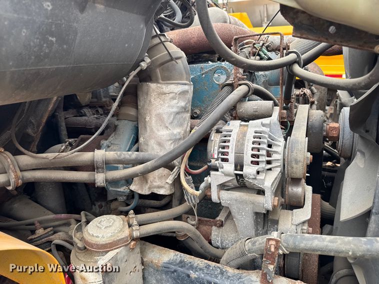 image for item FB5839 2002 International 4900 dump truck
