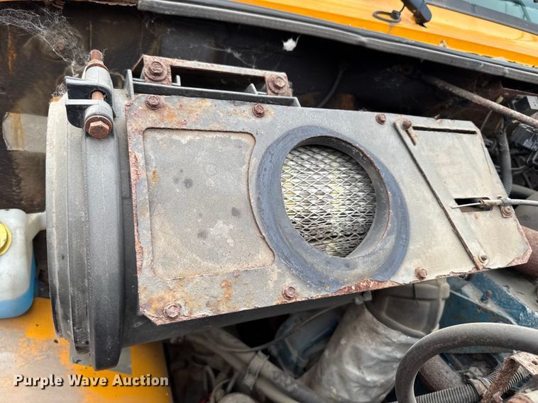 image for item FB5839 2002 International 4900 dump truck