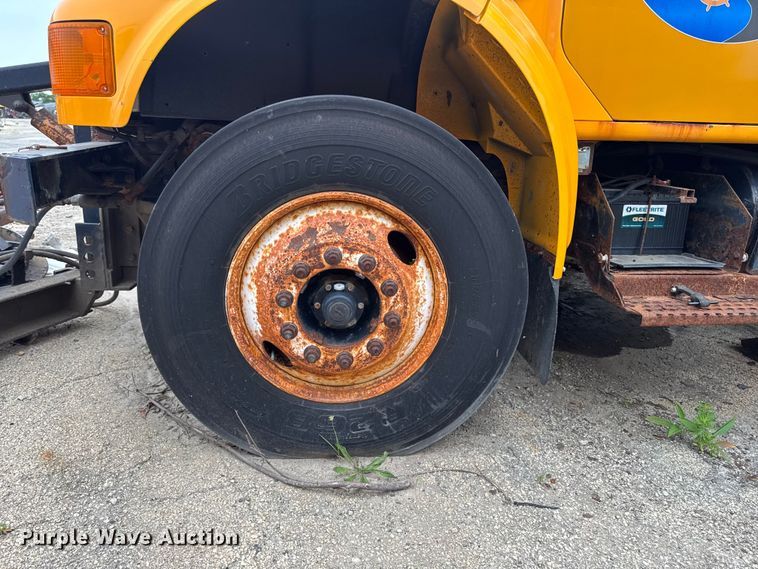 image for item FB5839 2002 International 4900 dump truck