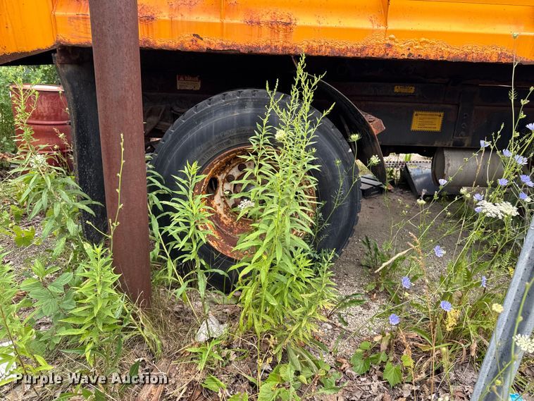 image for item FB5839 2002 International 4900 dump truck