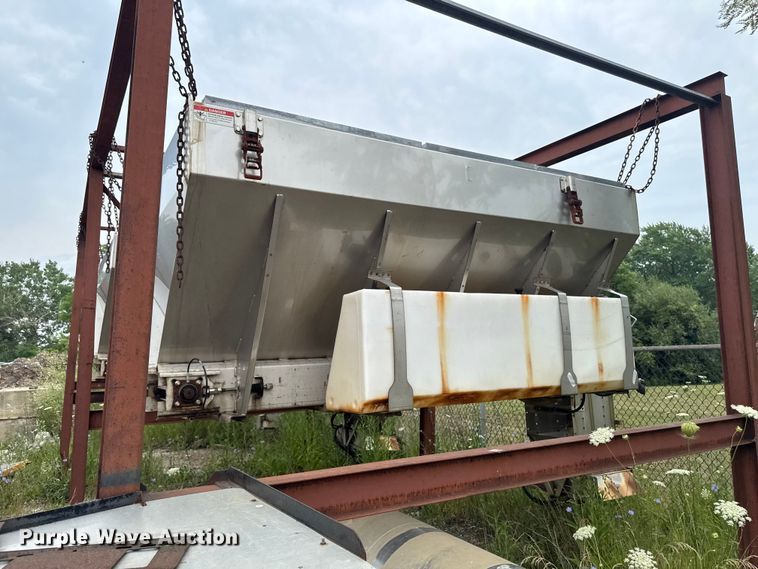 image for item FB5839 2002 International 4900 dump truck