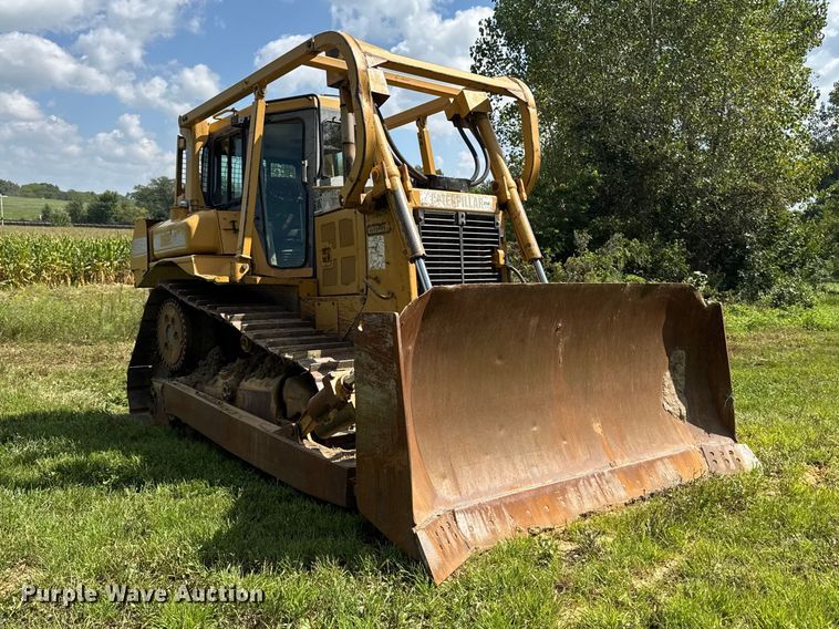 image for item FB5943 1999 Caterpillar D6R XL dozer