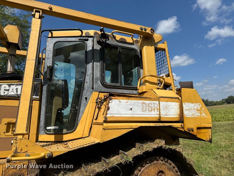 image for item FB5943 1999 Caterpillar D6R XL dozer
