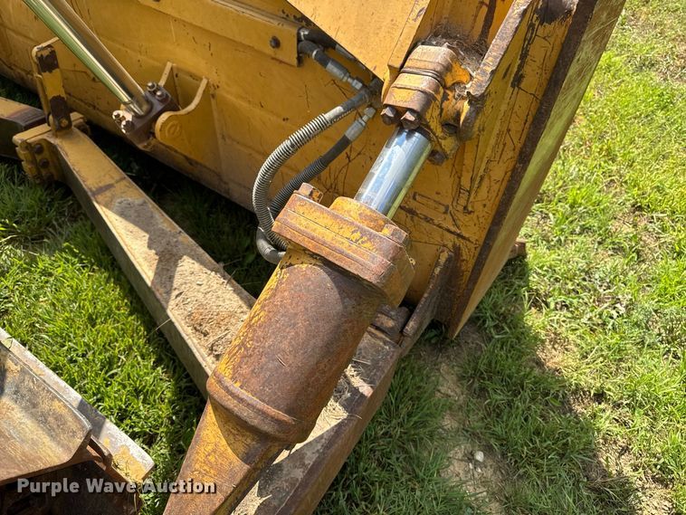 image for item FB5943 1999 Caterpillar D6R XL dozer
