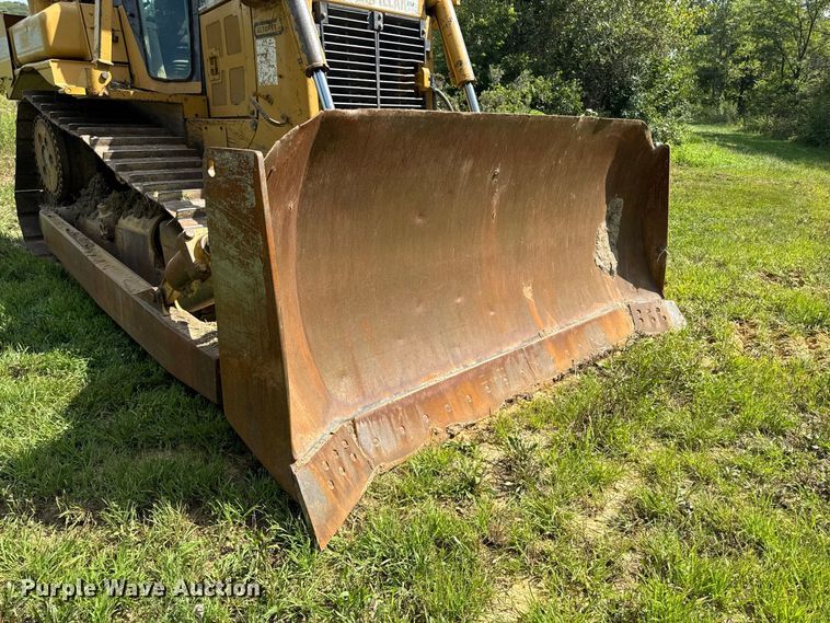 image for item FB5943 1999 Caterpillar D6R XL dozer