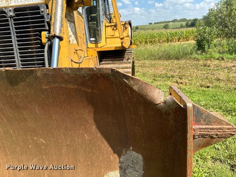 image for item FB5943 1999 Caterpillar D6R XL dozer