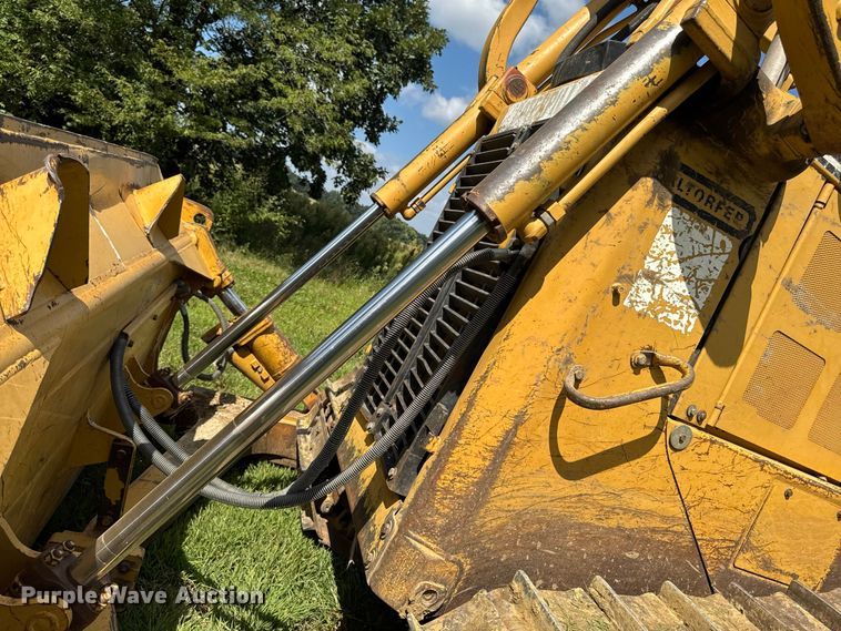image for item FB5943 1999 Caterpillar D6R XL dozer