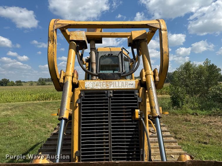 image for item FB5943 1999 Caterpillar D6R XL dozer