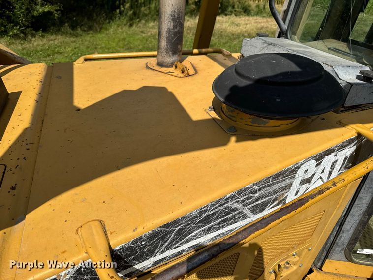 image for item FB5943 1999 Caterpillar D6R XL dozer