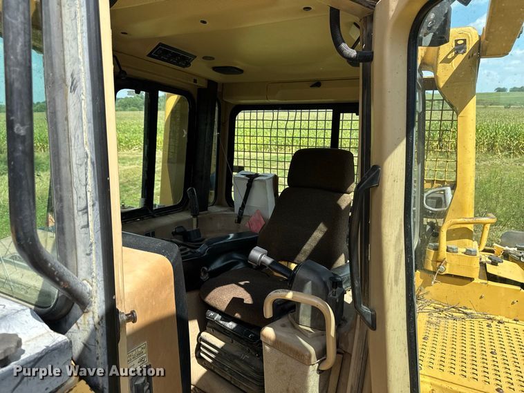 image for item FB5943 1999 Caterpillar D6R XL dozer