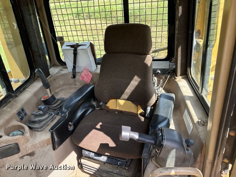 image for item FB5943 1999 Caterpillar D6R XL dozer