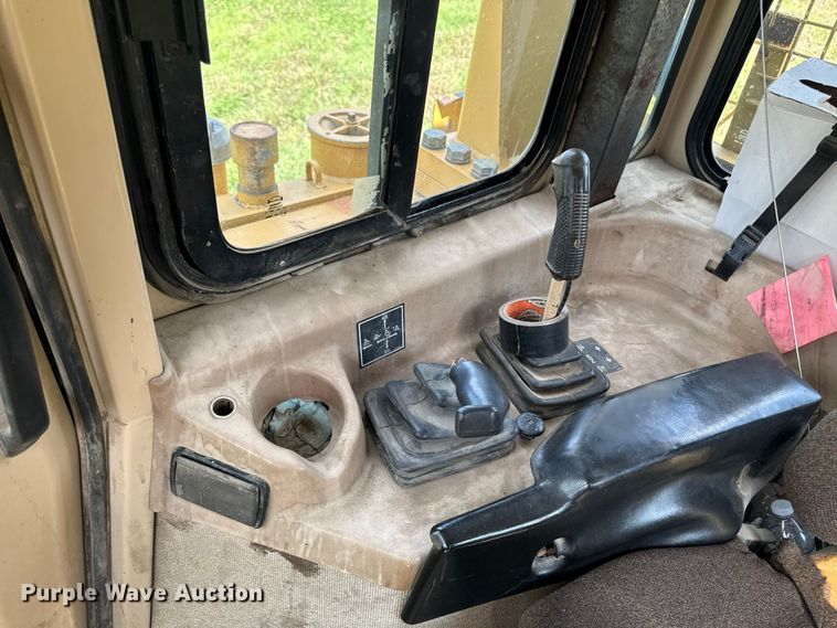 image for item FB5943 1999 Caterpillar D6R XL dozer