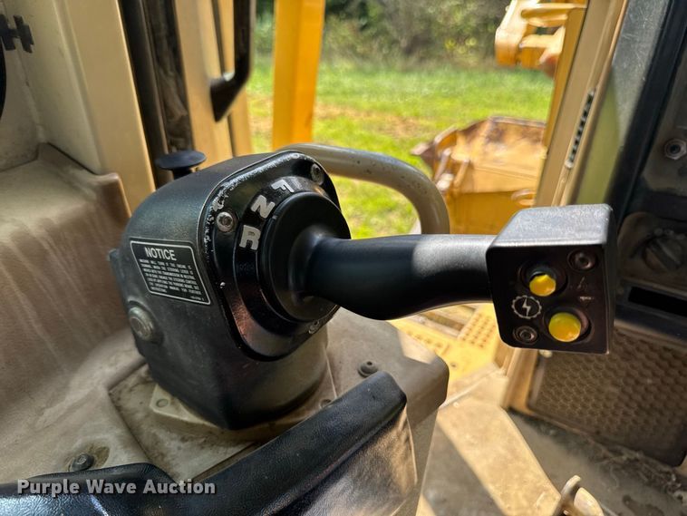 image for item FB5943 1999 Caterpillar D6R XL dozer