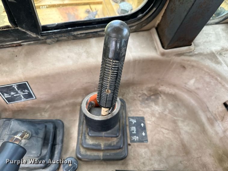 image for item FB5943 1999 Caterpillar D6R XL dozer