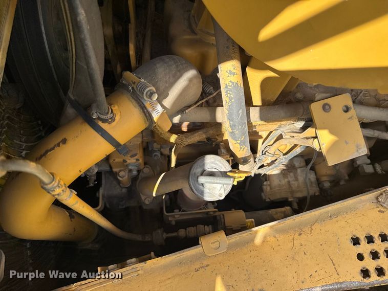 image for item FB5943 1999 Caterpillar D6R XL dozer