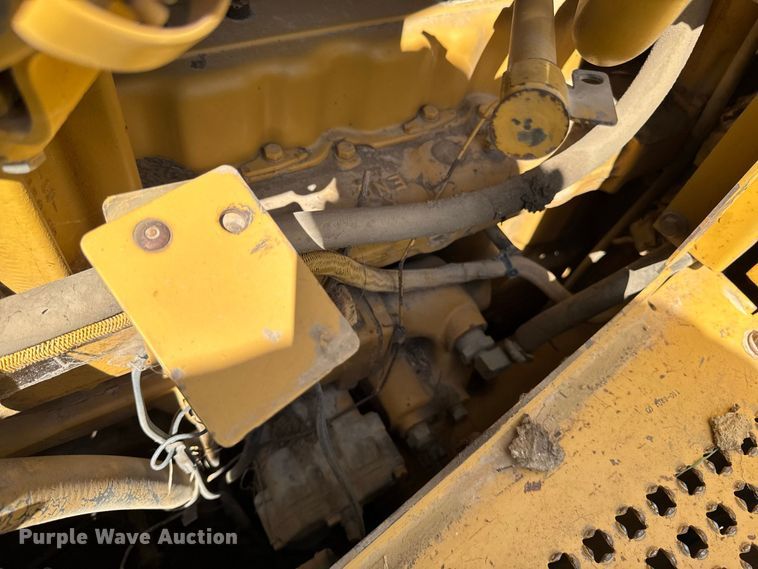 image for item FB5943 1999 Caterpillar D6R XL dozer