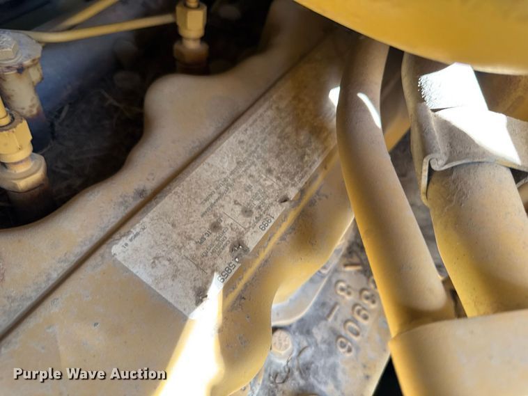 image for item FB5943 1999 Caterpillar D6R XL dozer