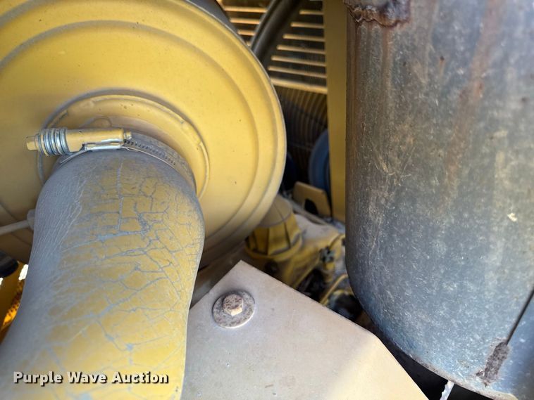 image for item FB5943 1999 Caterpillar D6R XL dozer