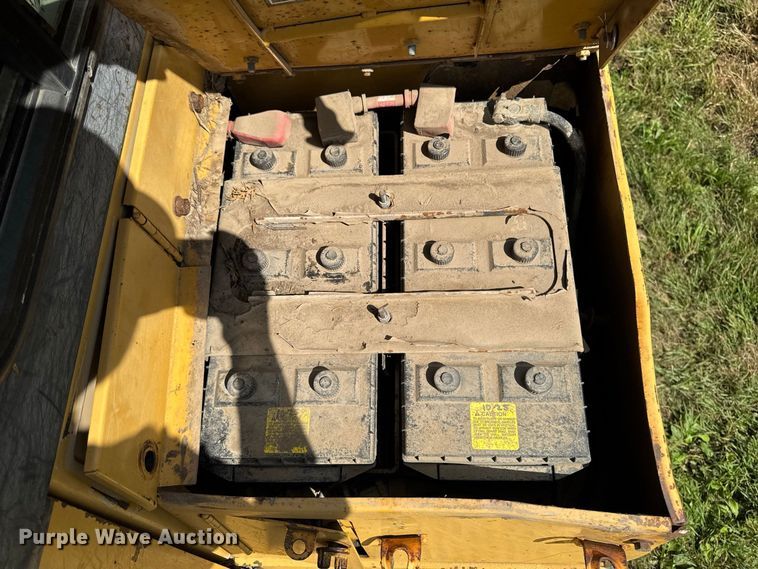 image for item FB5943 1999 Caterpillar D6R XL dozer