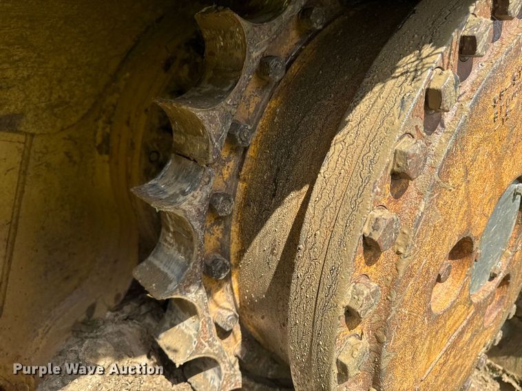 image for item FB5943 1999 Caterpillar D6R XL dozer