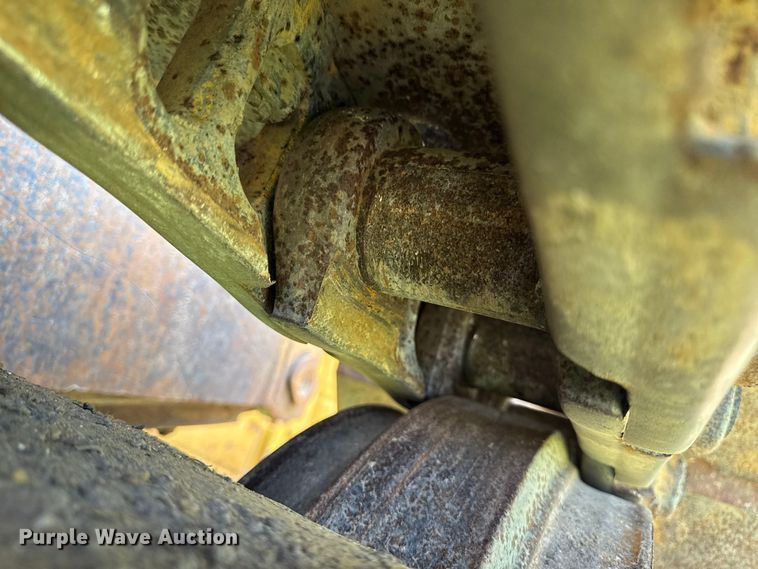 image for item FB5943 1999 Caterpillar D6R XL dozer