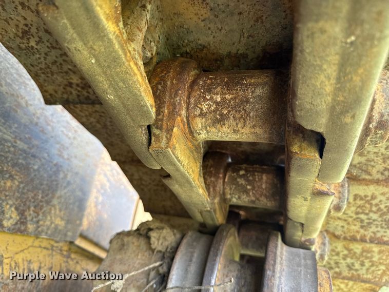 image for item FB5943 1999 Caterpillar D6R XL dozer