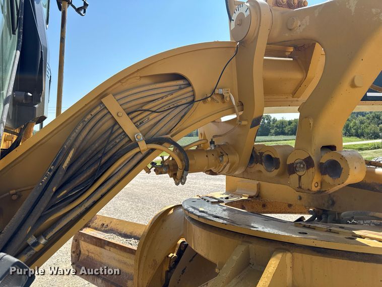 image for item FB5945 2007 Caterpillar 140H motor grader