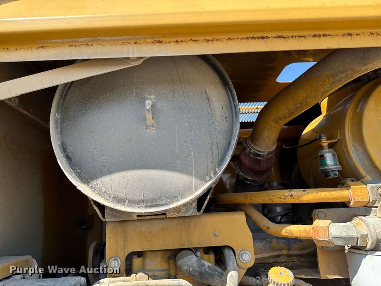 image for item FB5945 2007 Caterpillar 140H motor grader