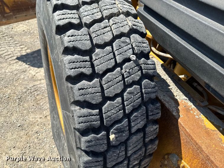 image for item FB5945 2007 Caterpillar 140H motor grader