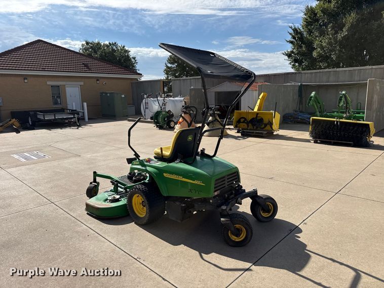 image for item FB6931 John Deere F687 ZTR lawn mower