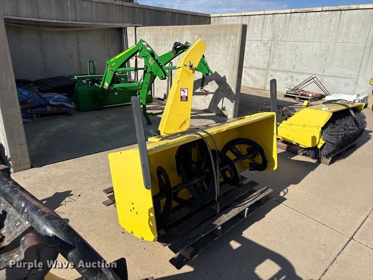 image for item FB6933 John Deere snow blower