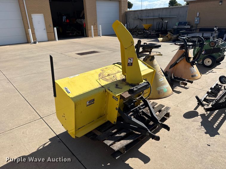 image for item FB6933 John Deere snow blower