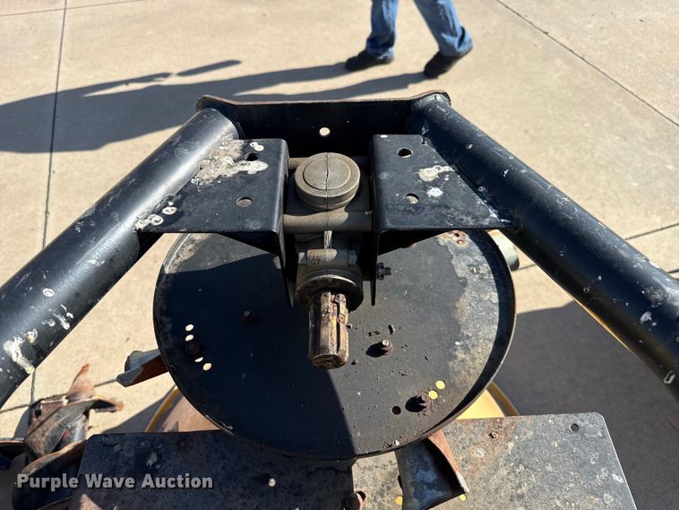 image for item FB6934 Lawn equipment