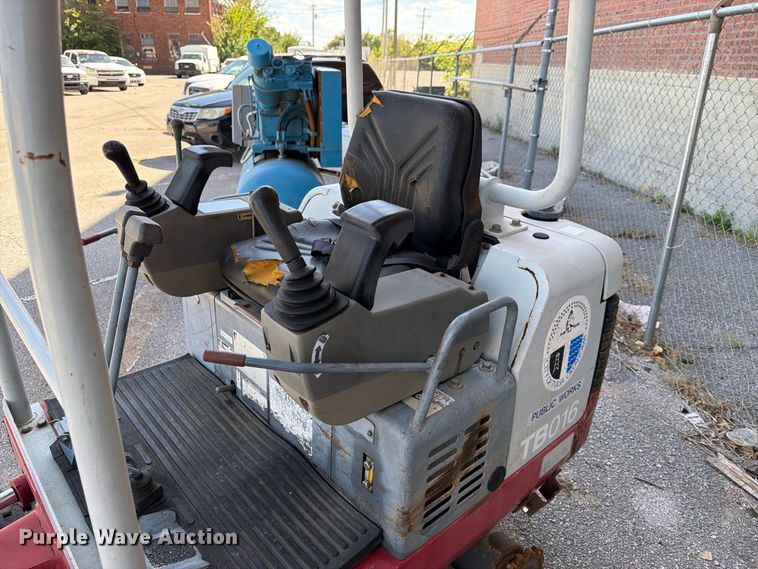image for item FB8881 2009 Takeuchi TB016 mini excavator