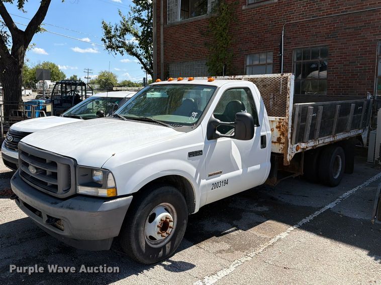2003 Ford F350 Super Duty dump bed pickup truck