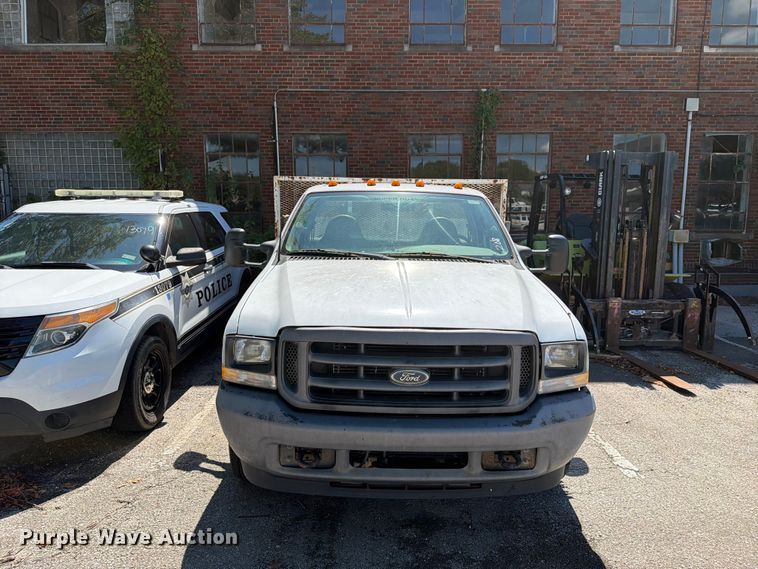 image for item FB8882 2003 Ford F350 Super Duty dump bed pickup truck