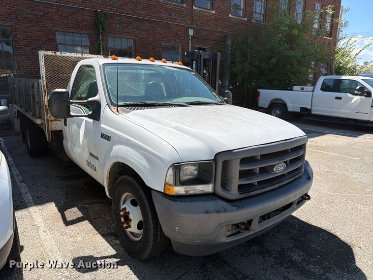 image for item FB8882 2003 Ford F350 Super Duty dump bed pickup truck