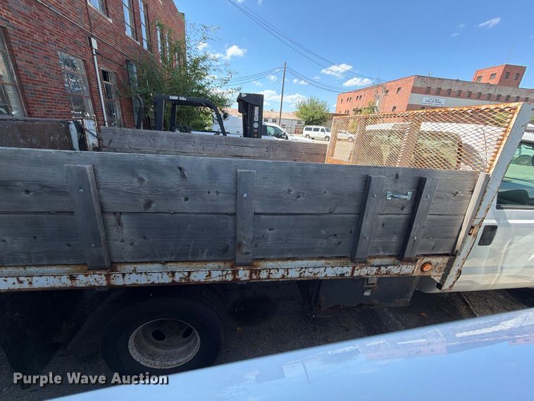 image for item FB8882 2003 Ford F350 Super Duty dump bed pickup truck