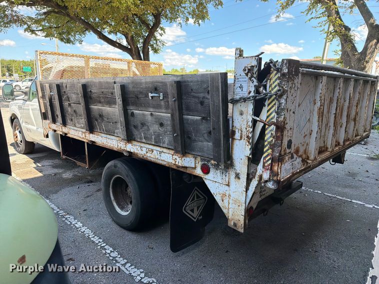 image for item FB8882 2003 Ford F350 Super Duty dump bed pickup truck