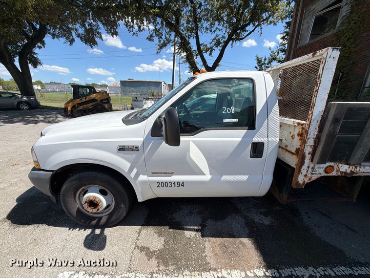 image for item FB8882 2003 Ford F350 Super Duty dump bed pickup truck