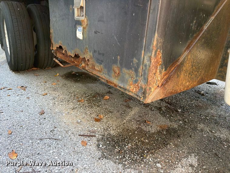 image for item FB8882 2003 Ford F350 Super Duty dump bed pickup truck