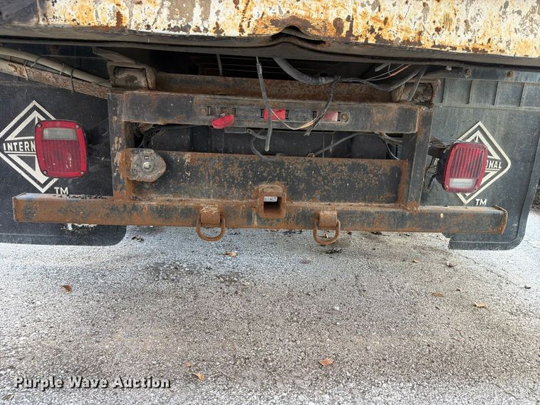 image for item FB8882 2003 Ford F350 Super Duty dump bed pickup truck