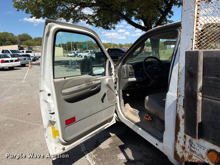 image for item FB8882 2003 Ford F350 Super Duty dump bed pickup truck