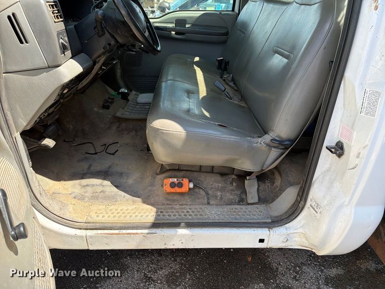 image for item FB8882 2003 Ford F350 Super Duty dump bed pickup truck