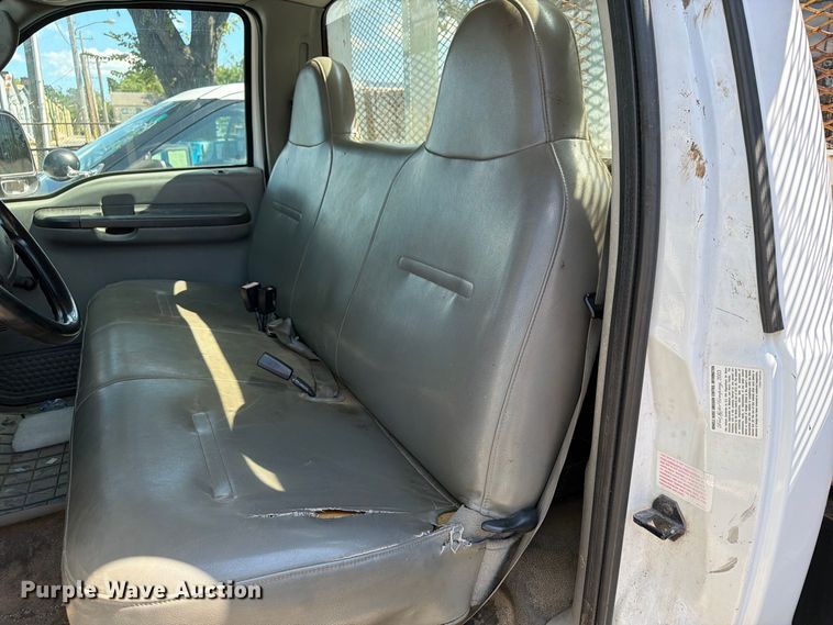 image for item FB8882 2003 Ford F350 Super Duty dump bed pickup truck