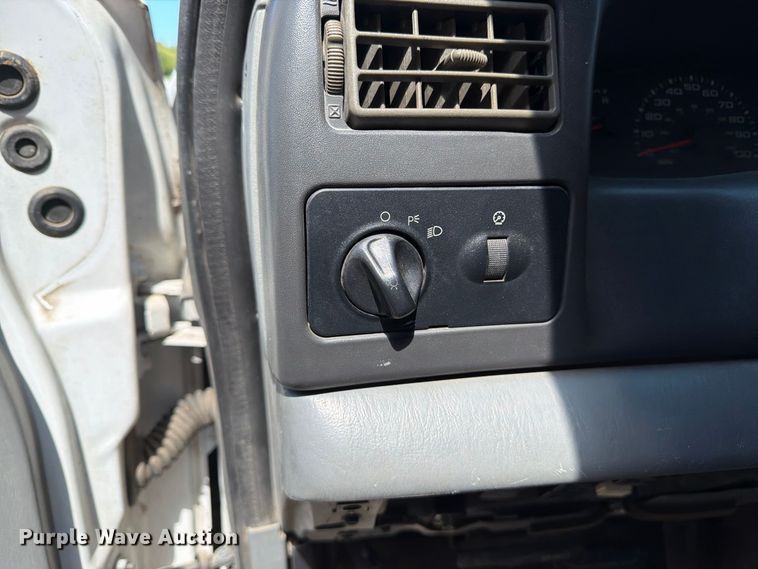 image for item FB8882 2003 Ford F350 Super Duty dump bed pickup truck