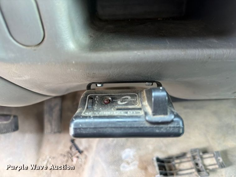 image for item FB8882 2003 Ford F350 Super Duty dump bed pickup truck