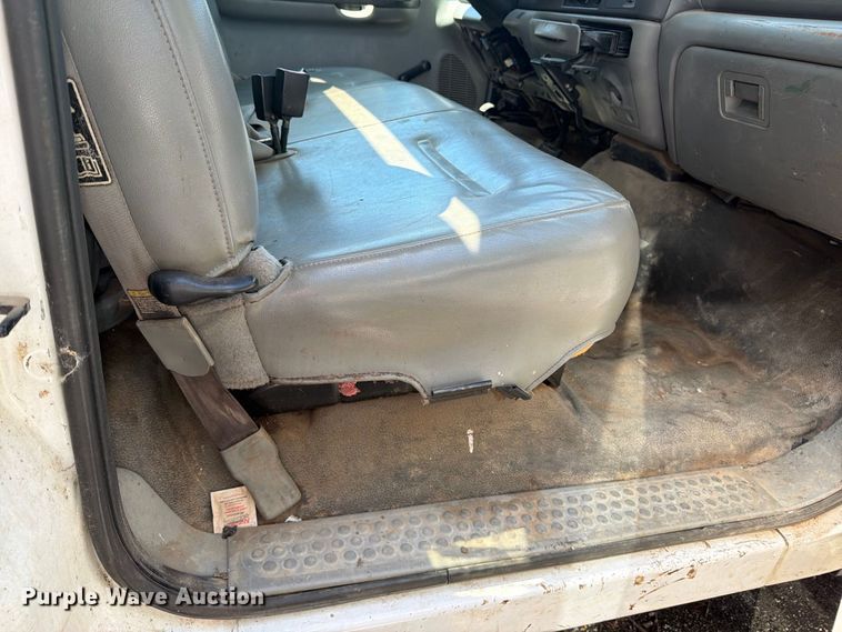 image for item FB8882 2003 Ford F350 Super Duty dump bed pickup truck