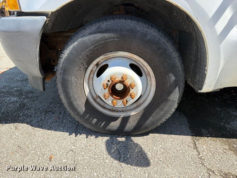 image for item FB8882 2003 Ford F350 Super Duty dump bed pickup truck