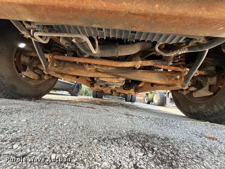 image for item FB8882 2003 Ford F350 Super Duty dump bed pickup truck